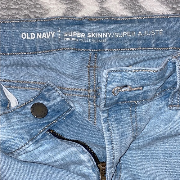 Old Navy Super Skinny Mid-Rise Light wash Jeans - Picture 4 of 5